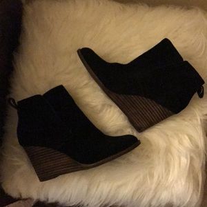 Lucky boot wedges